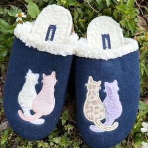 Lands' End Navy Cat Cozy Sherpa Slippers. NWOT SIZE 7/8